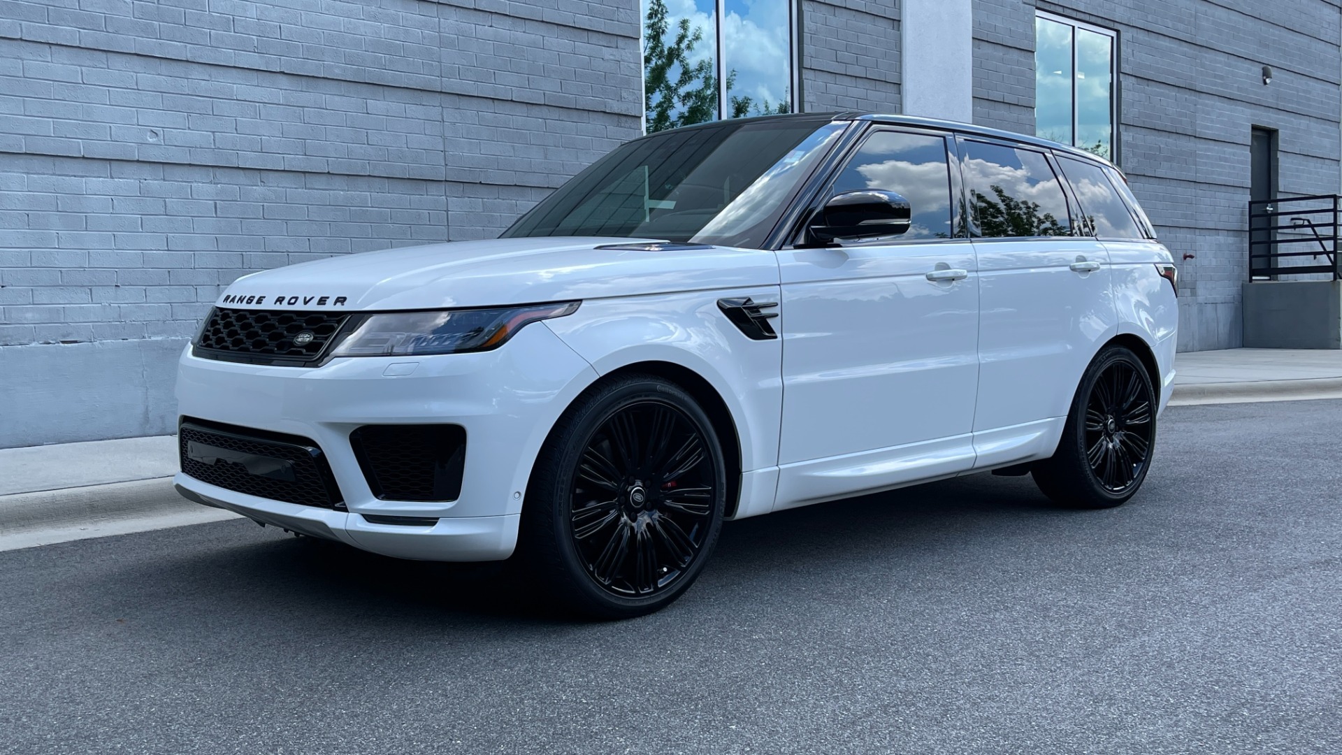 Used 2019 Land Rover Range Rover Sport DYNAMIC / BLACKOUT PACK / VISION ASSIST / 22IN WHEELS for sale Sold at Formula Imports in Charlotte NC 28227 5