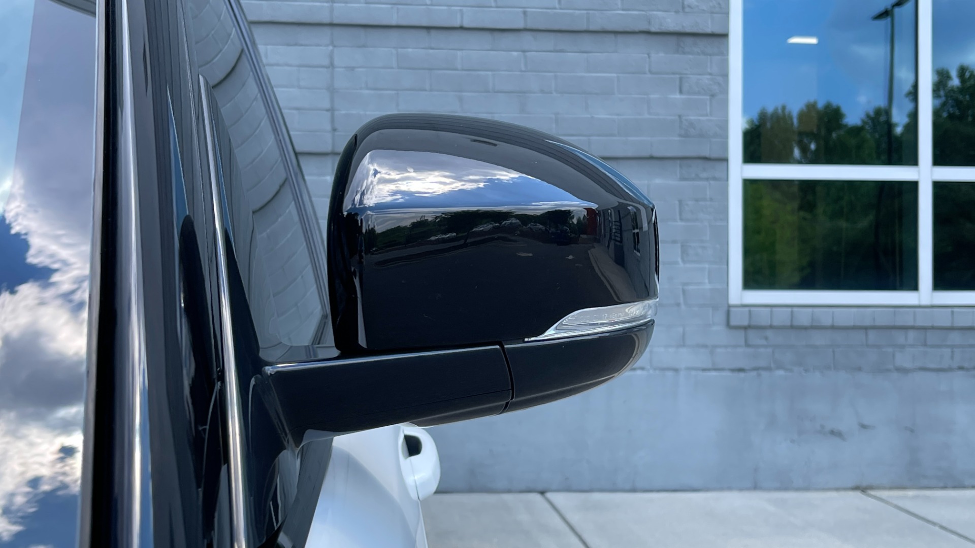 Used 2019 Land Rover Range Rover Sport DYNAMIC / BLACKOUT PACK / VISION ASSIST / 22IN WHEELS for sale Sold at Formula Imports in Charlotte NC 28227 60