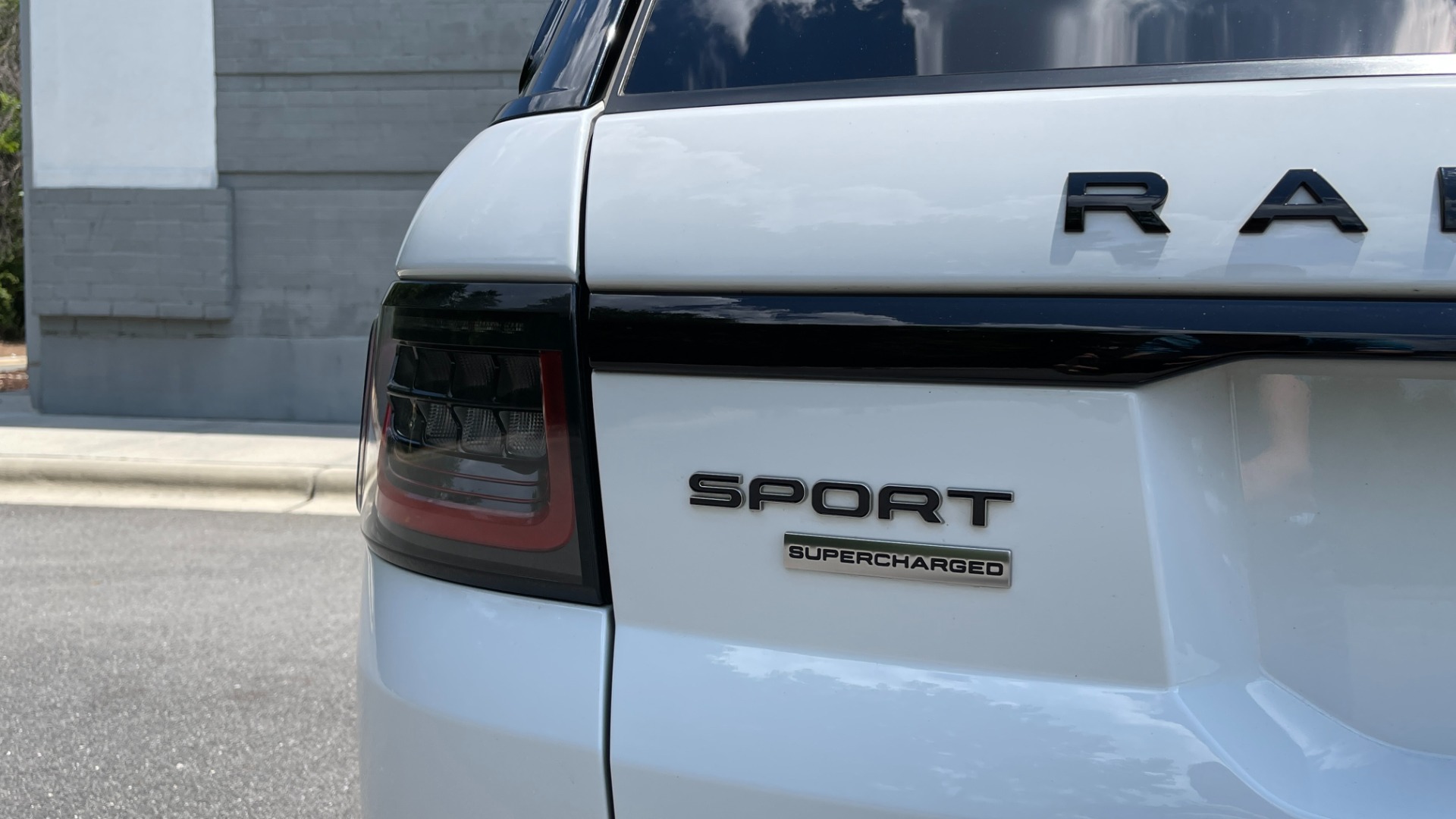 Used 2019 Land Rover Range Rover Sport DYNAMIC / BLACKOUT PACK / VISION ASSIST / 22IN WHEELS for sale Sold at Formula Imports in Charlotte NC 28227 63