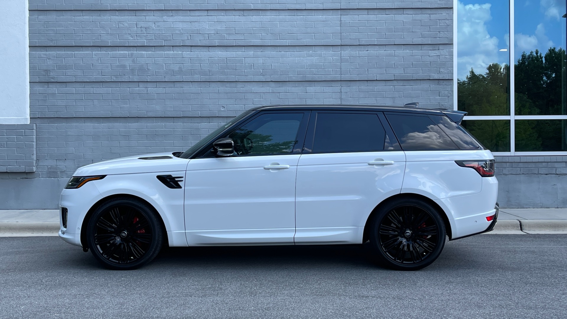 Used 2019 Land Rover Range Rover Sport DYNAMIC / BLACKOUT PACK / VISION ASSIST / 22IN WHEELS for sale Sold at Formula Imports in Charlotte NC 28227 8