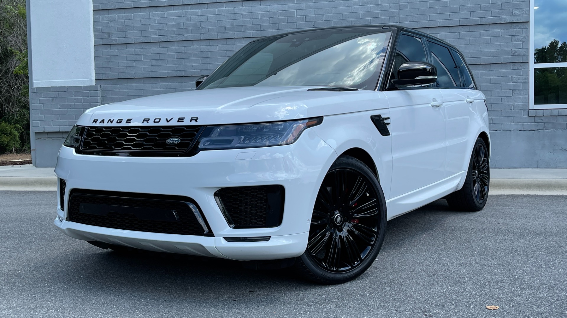 Used 2019 Land Rover Range Rover Sport DYNAMIC / BLACKOUT PACK / VISION ASSIST / 22IN WHEELS for sale Sold at Formula Imports in Charlotte NC 28227 1