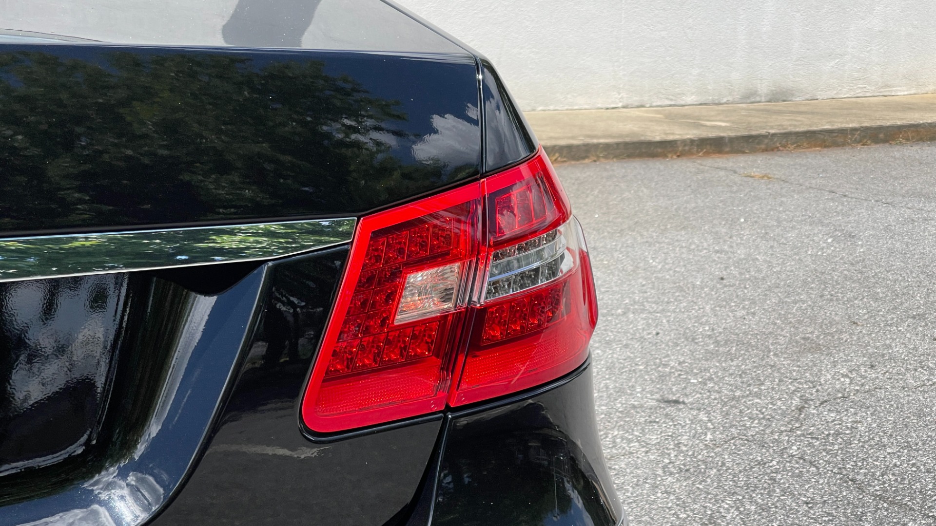 Used 2013 Mercedes-Benz E-Class E 350 LUXURY / PREMIUM 1 / NAV / MASSAGE SEATS / BLIND SPOT for sale $14,495 at Formula Imports in Charlotte NC 28227 21