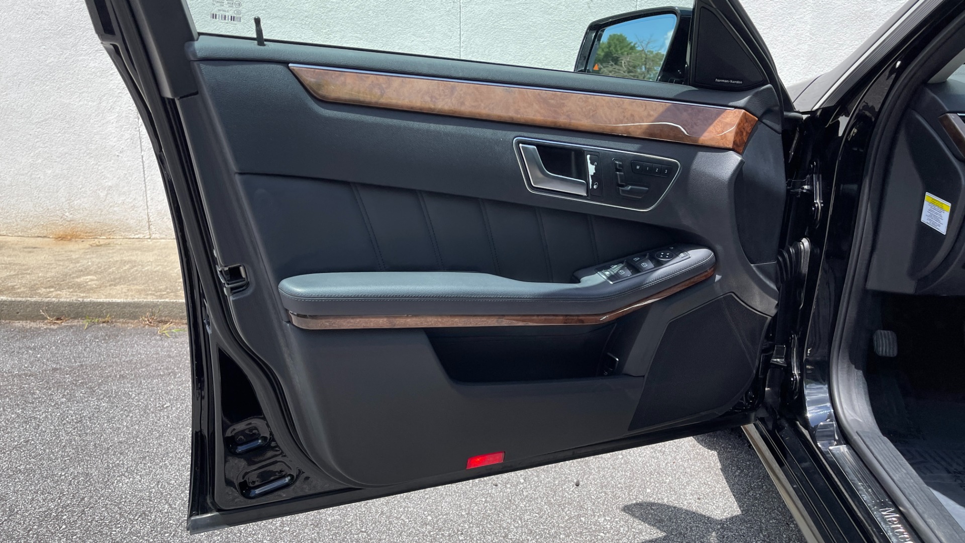 Used 2013 Mercedes-Benz E-Class E 350 LUXURY / PREMIUM 1 / NAV / MASSAGE SEATS / BLIND SPOT for sale $14,495 at Formula Imports in Charlotte NC 28227 22