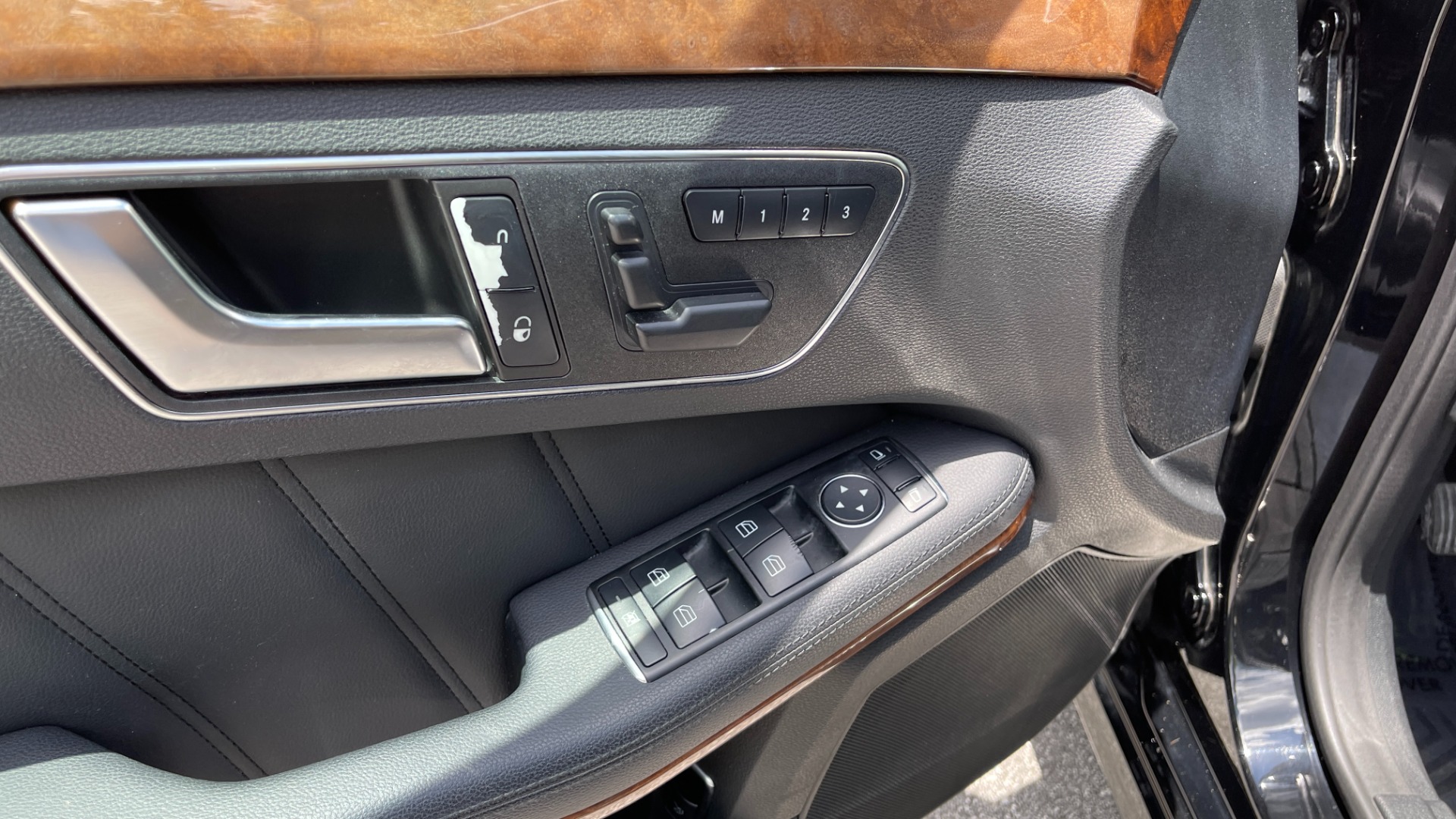 Used 2013 Mercedes-Benz E-Class E 350 LUXURY / PREMIUM 1 / NAV / MASSAGE SEATS / BLIND SPOT for sale Sold at Formula Imports in Charlotte NC 28227 23