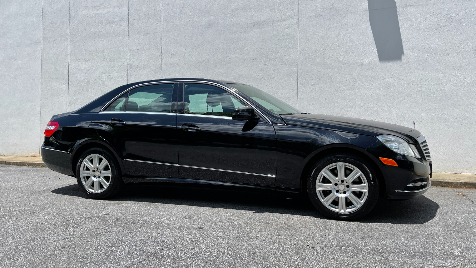 Used 2013 Mercedes-Benz E-Class E 350 LUXURY / PREMIUM 1 / NAV / MASSAGE SEATS / BLIND SPOT for sale Sold at Formula Imports in Charlotte NC 28227 3