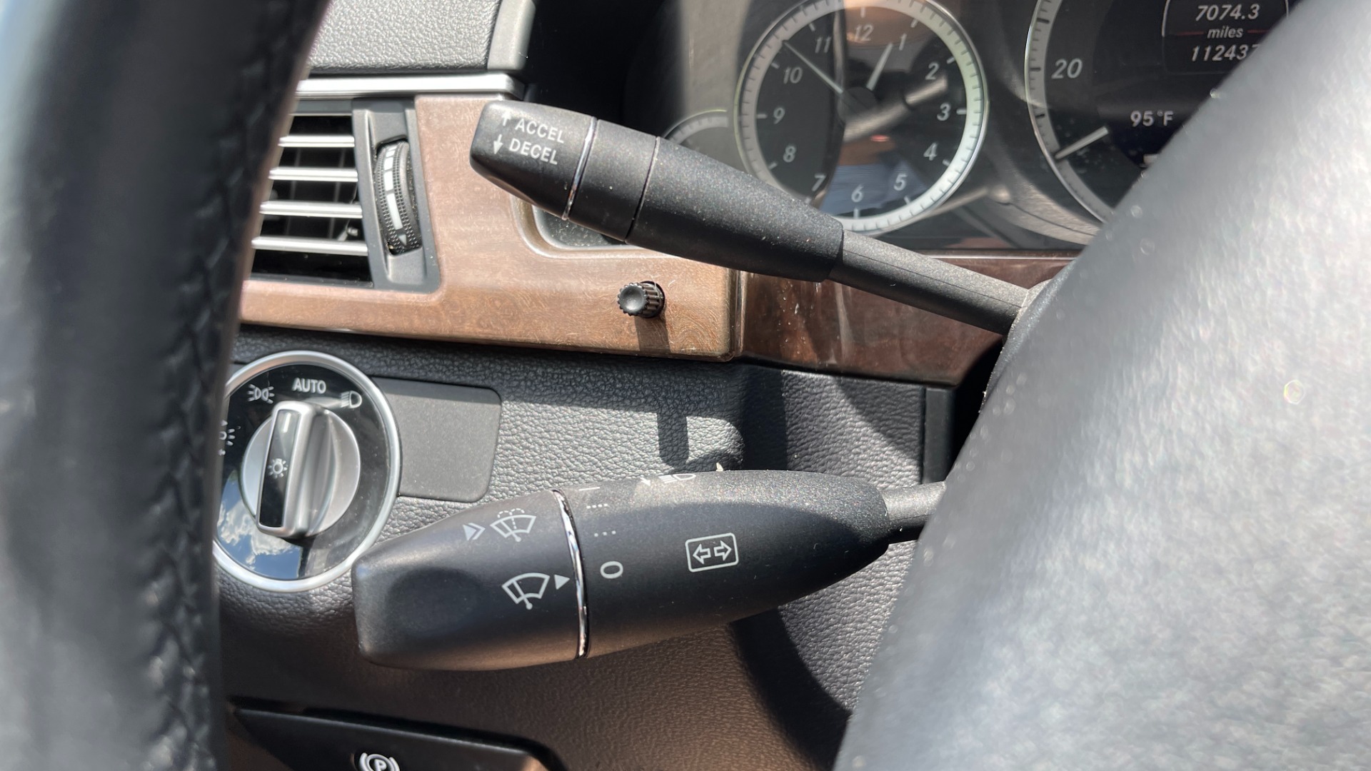 Used 2013 Mercedes-Benz E-Class E 350 LUXURY / PREMIUM 1 / NAV / MASSAGE SEATS / BLIND SPOT for sale Sold at Formula Imports in Charlotte NC 28227 31