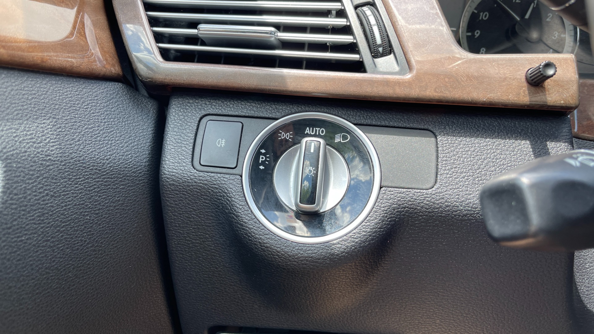 Used 2013 Mercedes-Benz E-Class E 350 LUXURY / PREMIUM 1 / NAV / MASSAGE SEATS / BLIND SPOT for sale Sold at Formula Imports in Charlotte NC 28227 32