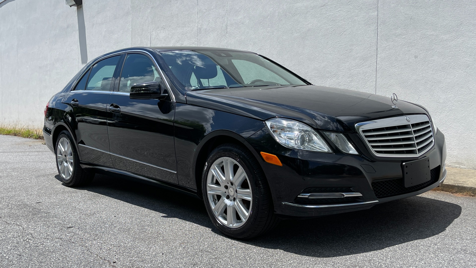 Used 2013 Mercedes-Benz E-Class E 350 LUXURY / PREMIUM 1 / NAV / MASSAGE SEATS / BLIND SPOT for sale $14,495 at Formula Imports in Charlotte NC 28227 4
