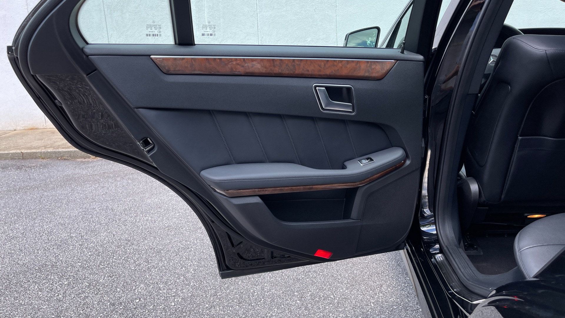 Used 2013 Mercedes-Benz E-Class E 350 LUXURY / PREMIUM 1 / NAV / MASSAGE SEATS / BLIND SPOT for sale Sold at Formula Imports in Charlotte NC 28227 44