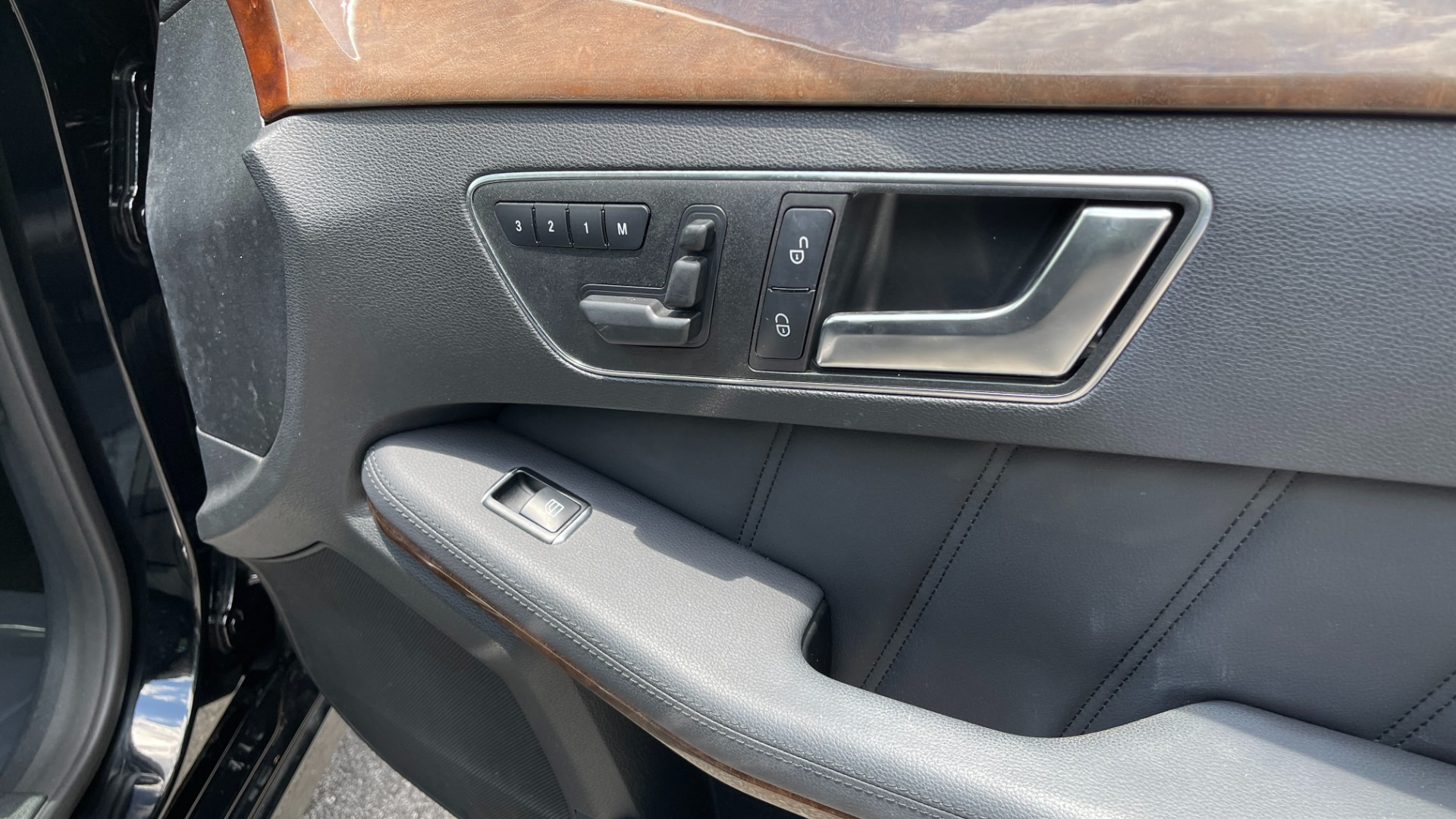 Used 2013 Mercedes-Benz E-Class E 350 LUXURY / PREMIUM 1 / NAV / MASSAGE SEATS / BLIND SPOT for sale Sold at Formula Imports in Charlotte NC 28227 50
