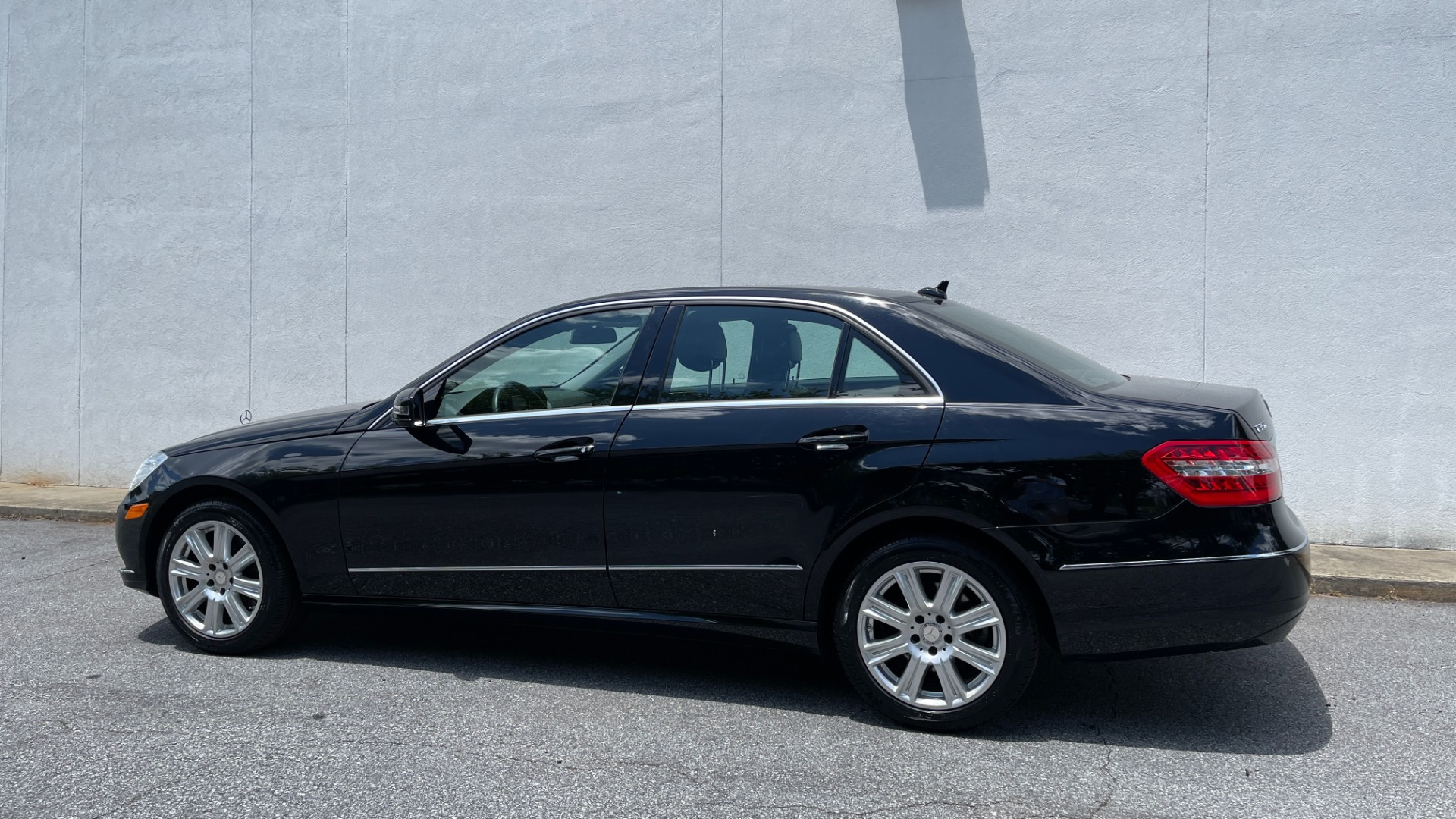 Used 2013 Mercedes-Benz E-Class E 350 LUXURY / PREMIUM 1 / NAV / MASSAGE SEATS / BLIND SPOT for sale Sold at Formula Imports in Charlotte NC 28227 6