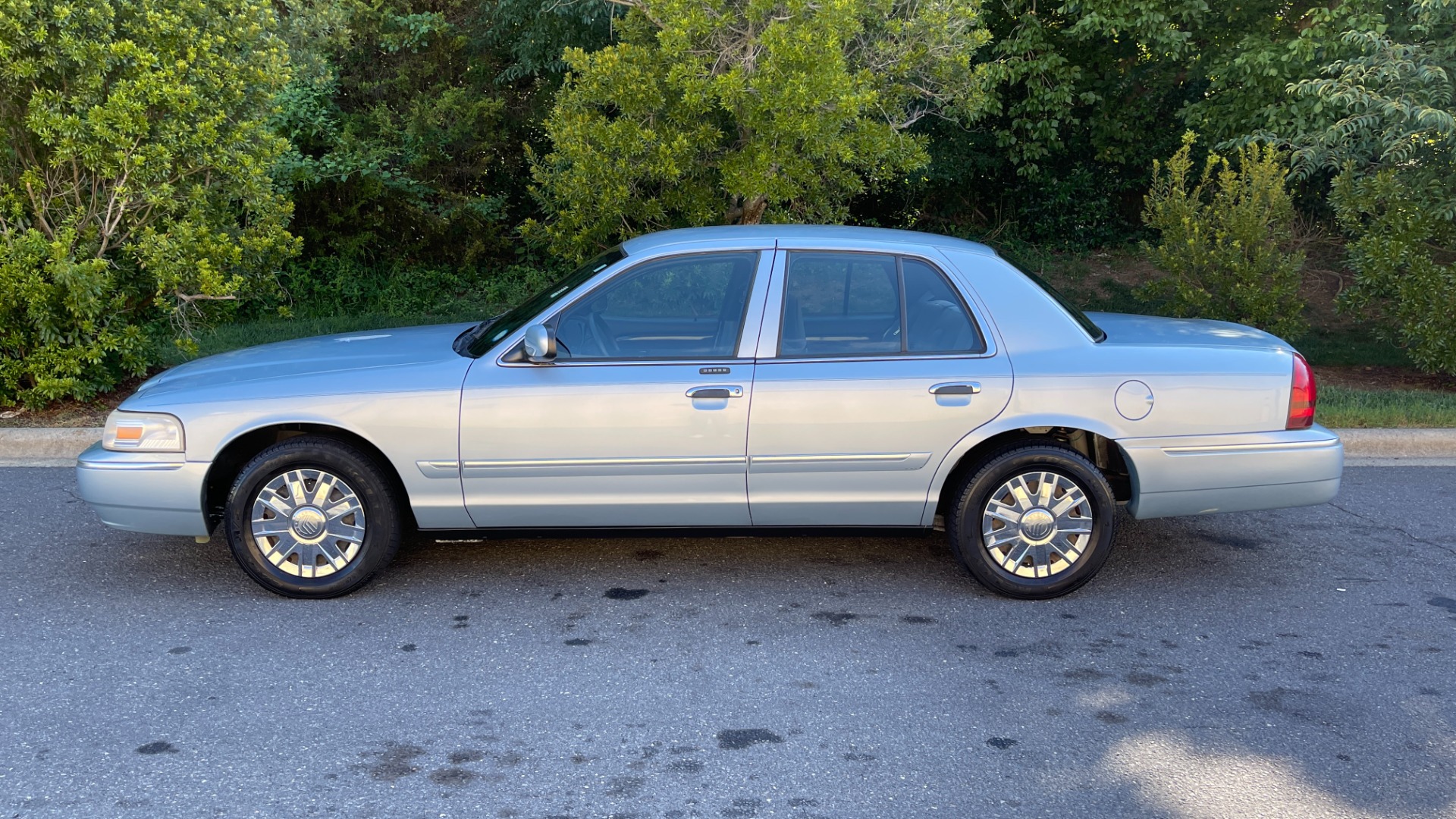 Used 2008 Mercury Grand Marquis GS / KEYLESS ENTRY / 8 WAY DRIVER SEAT / GS CONFIDENCE for sale $11,999 at Formula Imports in Charlotte NC 28227 5