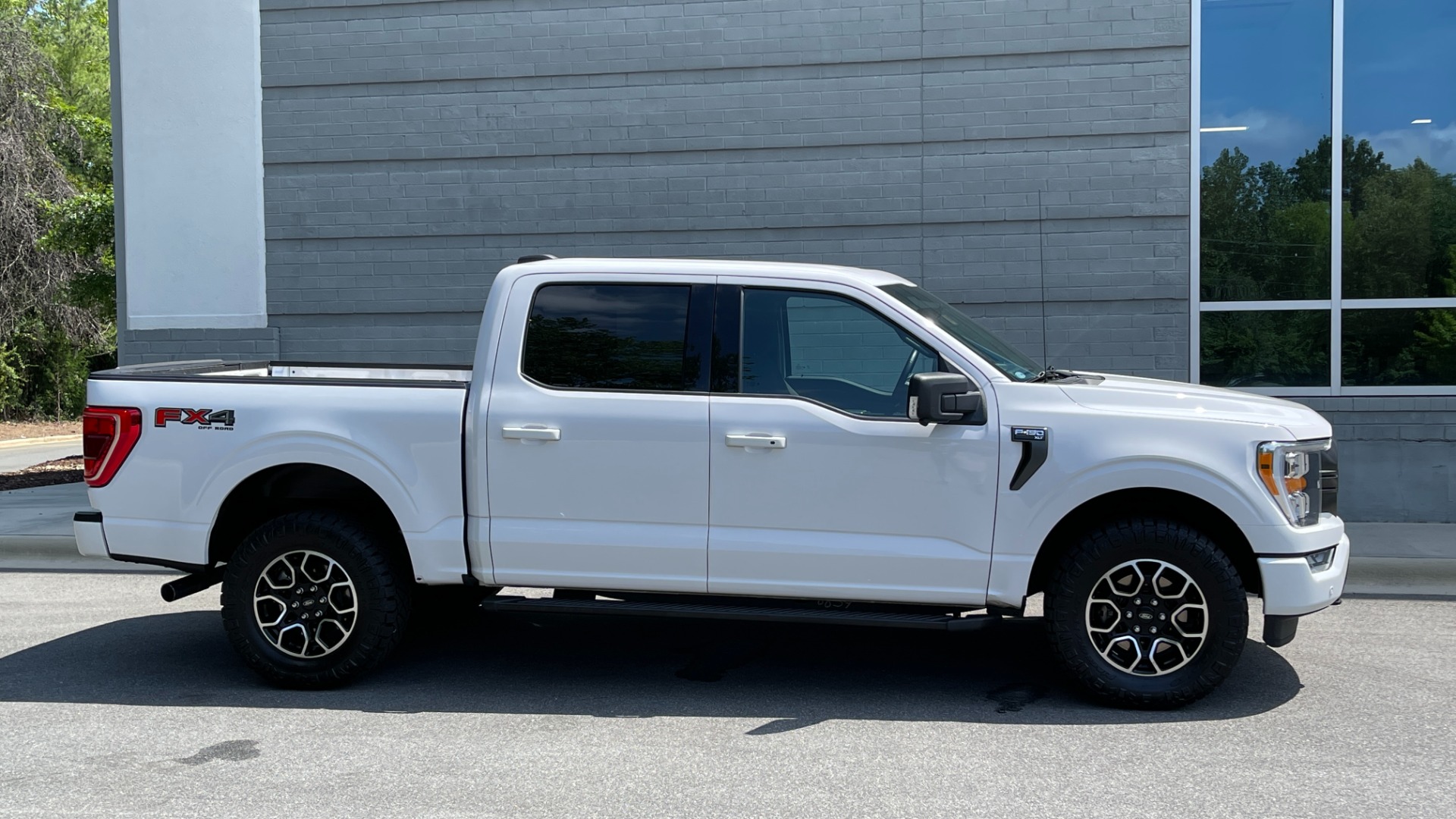 Used 2021 Ford F-150 XLT / 3.5L ECOBOOST / FX4 / MAX TOW PACKAGE for sale Sold at Formula Imports in Charlotte NC 28227 40