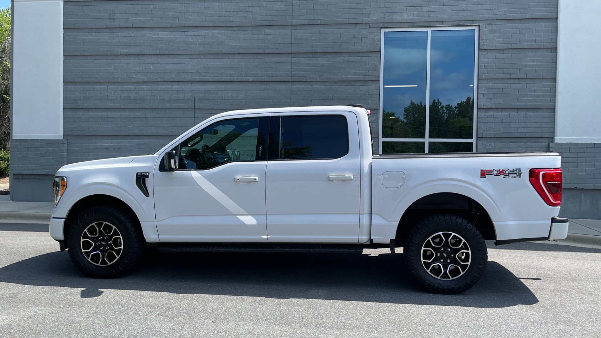 Used 2021 Ford F-150 XLT / 3.5L ECOBOOST / FX4 / MAX TOW PACKAGE for sale Sold at Formula Imports in Charlotte NC 28227 5