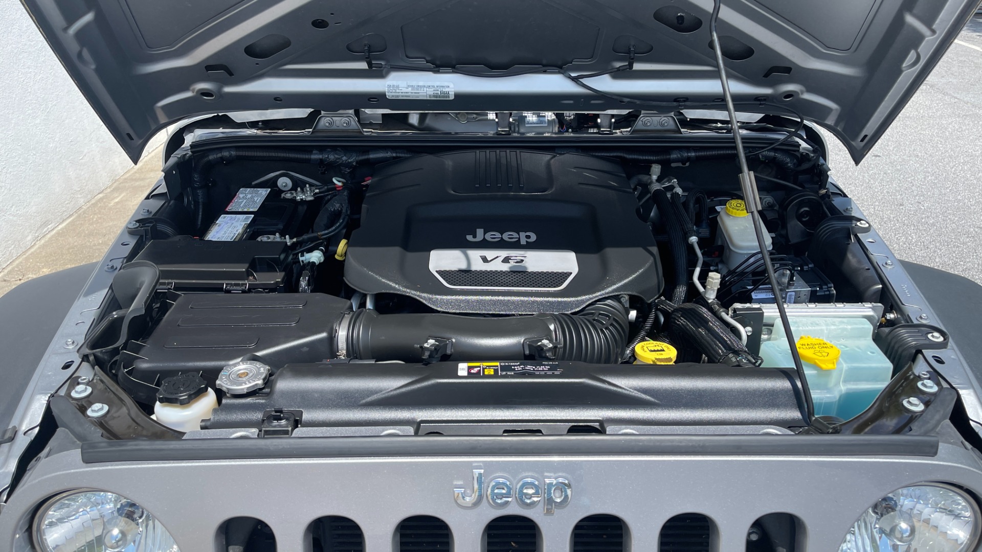 Used 2017 Jeep Wrangler Unlimited Sport S 4X4 / CONNECTIVITY GROUP / SOFT TOP / AUTO for sale Sold at Formula Imports in Charlotte NC 28227 23
