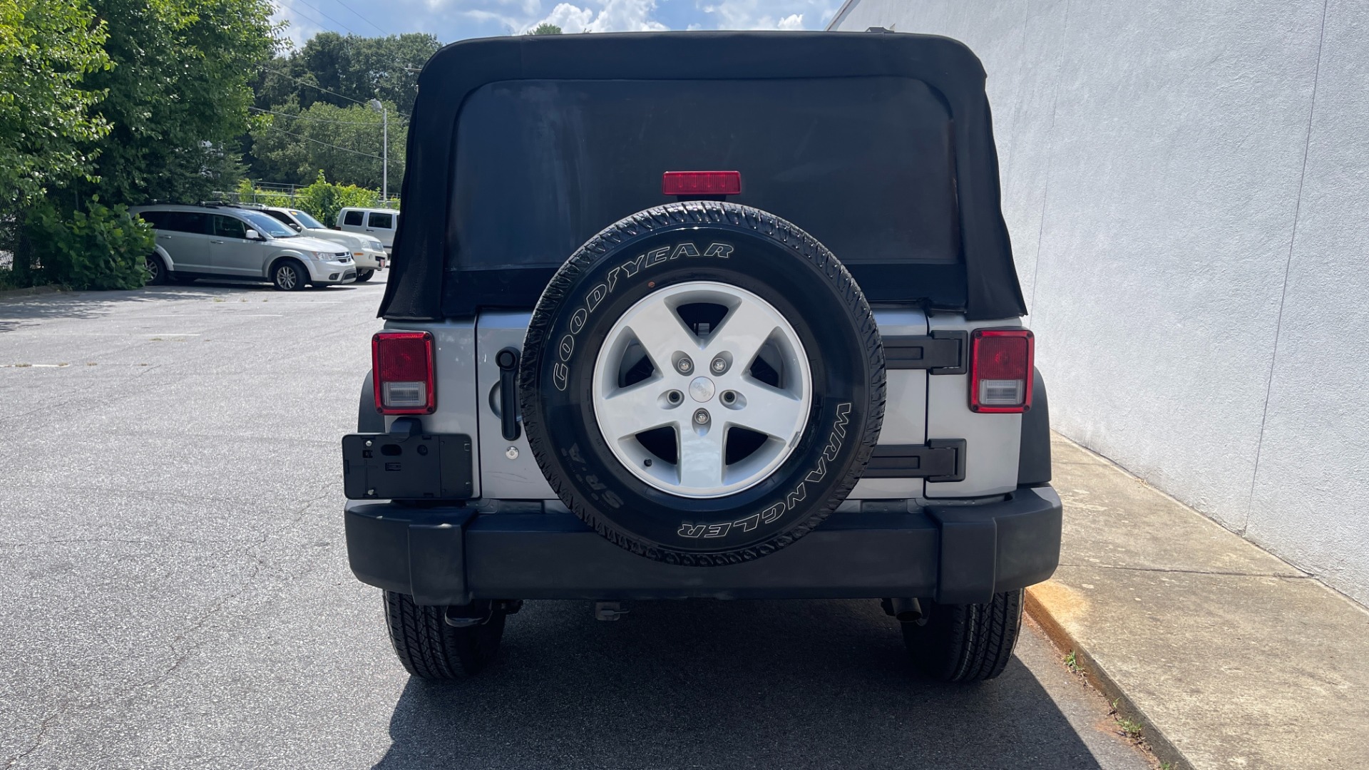 Used 2017 Jeep Wrangler Unlimited Sport S 4X4 / CONNECTIVITY GROUP / SOFT TOP / AUTO for sale $29,995 at Formula Imports in Charlotte NC 28227 25