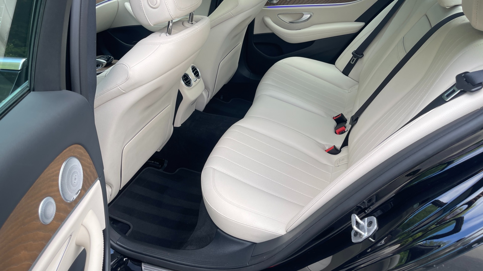 Used 2020 Mercedes-Benz E-Class E 350 / 4MATIC / AMG LINE / BURMESTER SOUND / PANORAMIC ROOF for sale Sold at Formula Imports in Charlotte NC 28227 13
