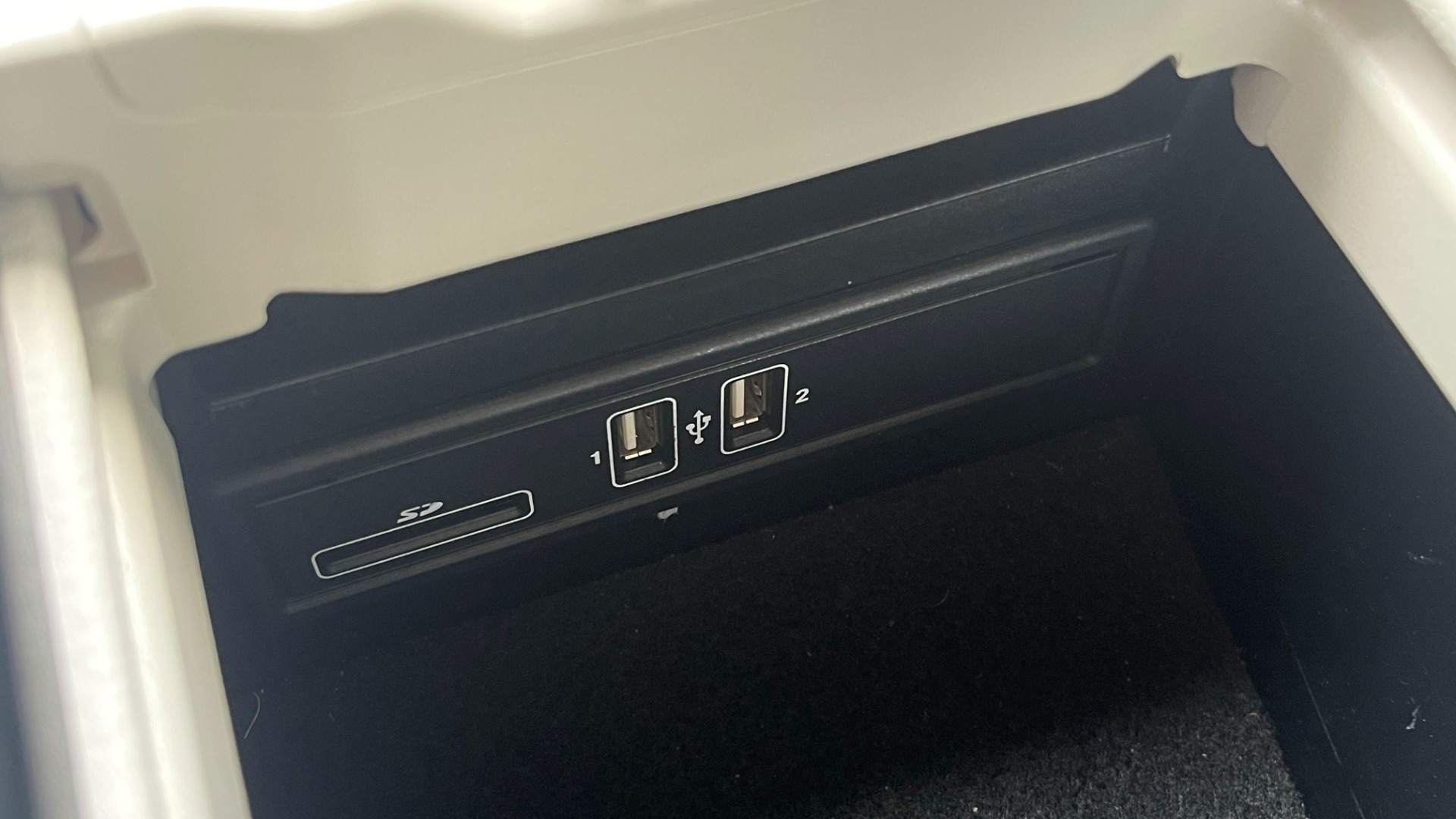 Used 2020 Mercedes-Benz E-Class E 350 / 4MATIC / AMG LINE / BURMESTER SOUND / PANORAMIC ROOF for sale Sold at Formula Imports in Charlotte NC 28227 39