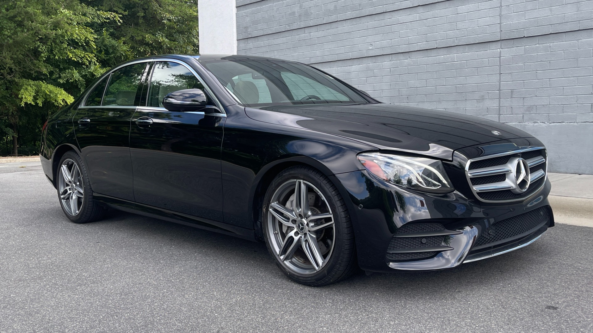 Used 2020 Mercedes-Benz E-Class E 350 / 4MATIC / AMG LINE / BURMESTER SOUND / PANORAMIC ROOF for sale $52,999 at Formula Imports in Charlotte NC 28227 8