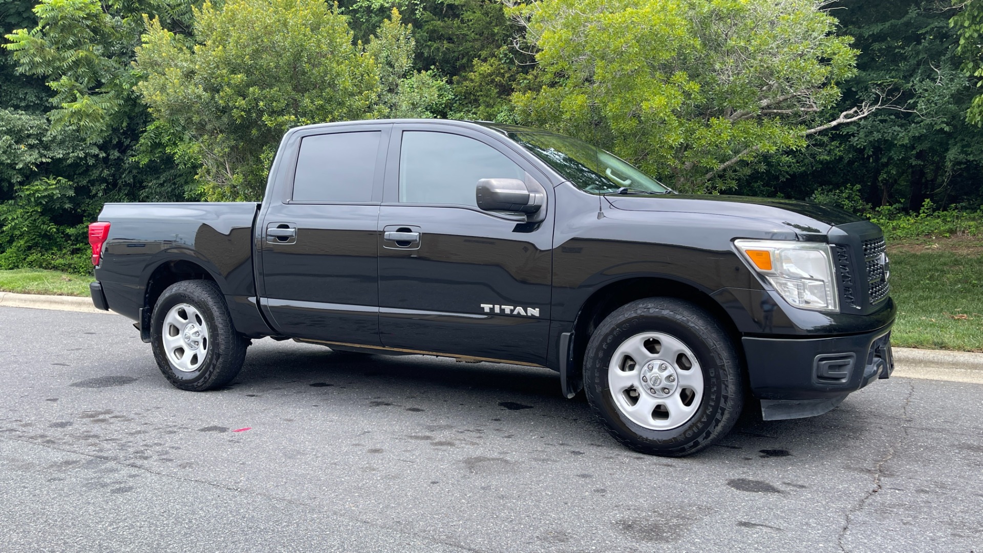 Used 2018 Nissan Titan S for sale Sold at Formula Imports in Charlotte NC 28227 12