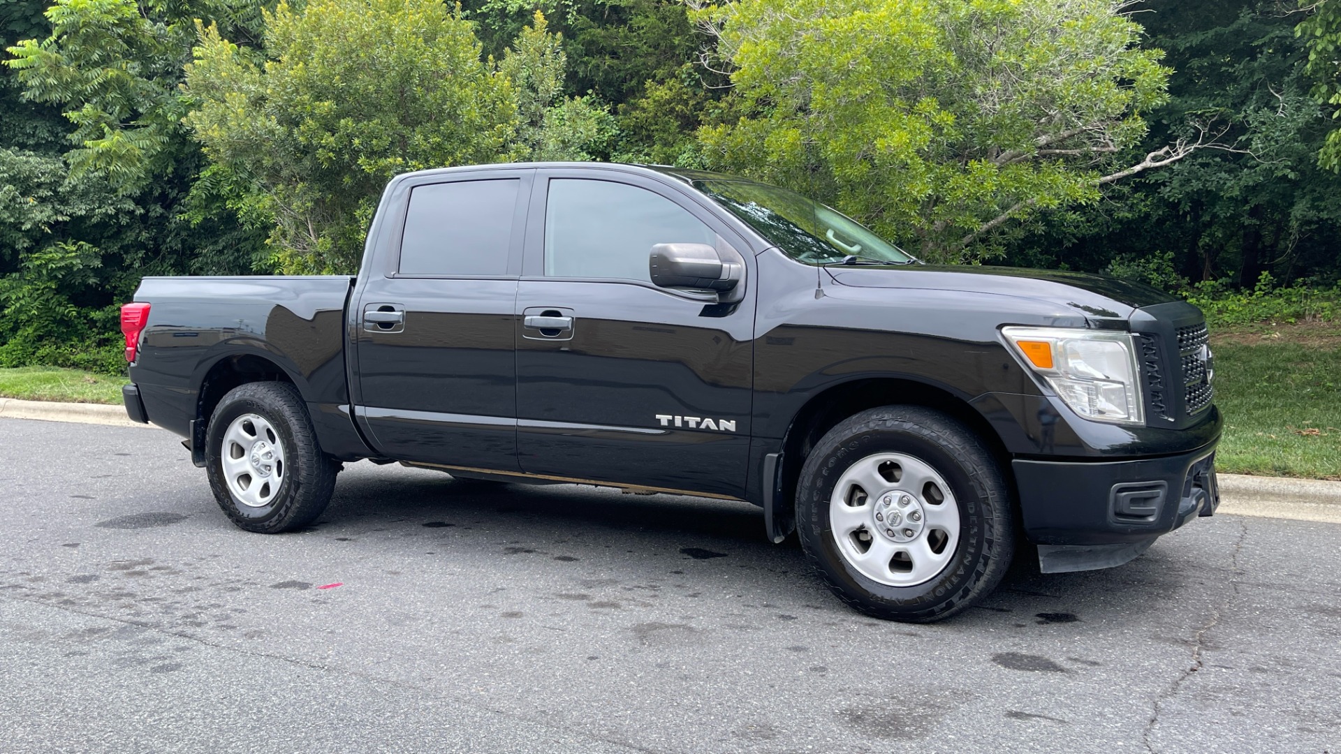 Used 2018 Nissan Titan S for sale $30,995 at Formula Imports in Charlotte NC 28227 12