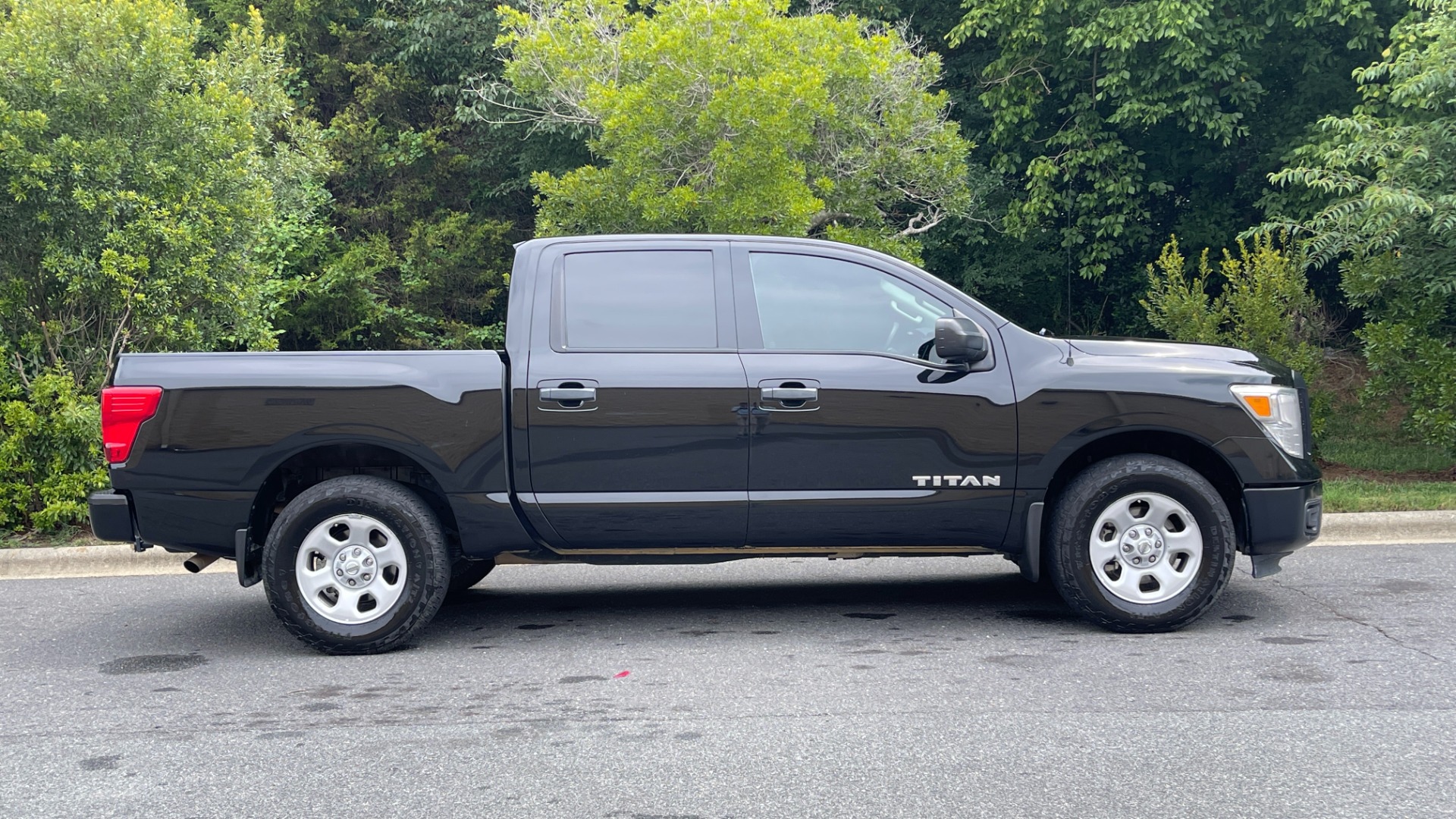 Used 2018 Nissan Titan S for sale Sold at Formula Imports in Charlotte NC 28227 13
