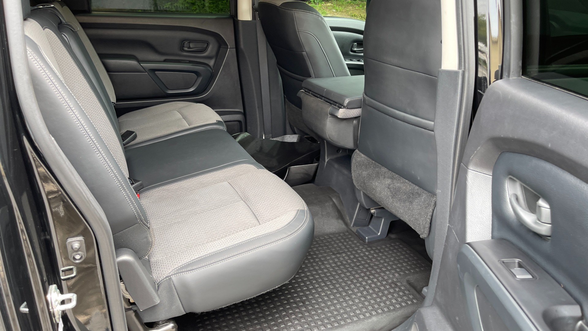 Used 2018 Nissan Titan S for sale $30,995 at Formula Imports in Charlotte NC 28227 14