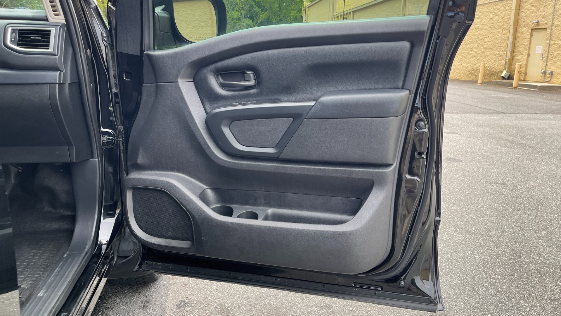 Used 2018 Nissan Titan S for sale $30,995 at Formula Imports in Charlotte NC 28227 15