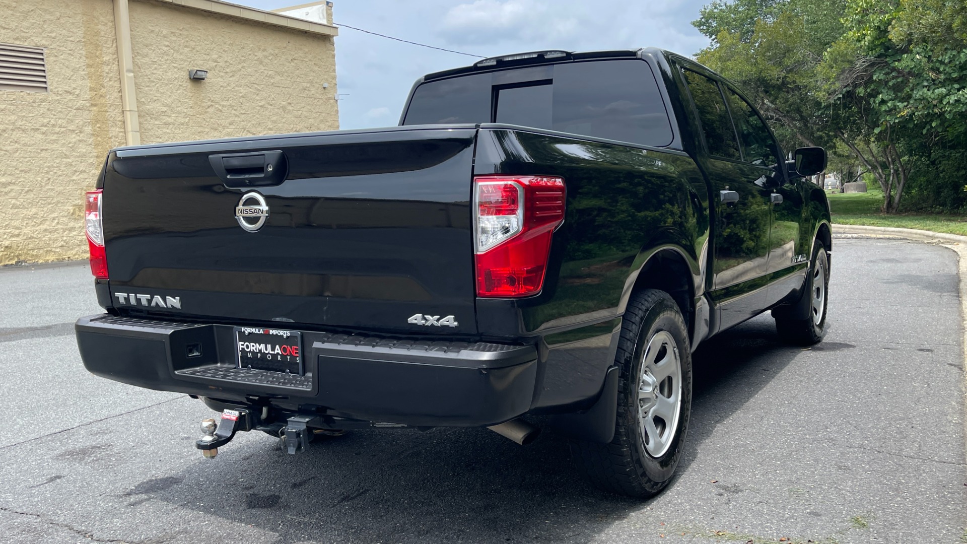 Used 2018 Nissan Titan S for sale $30,995 at Formula Imports in Charlotte NC 28227 27