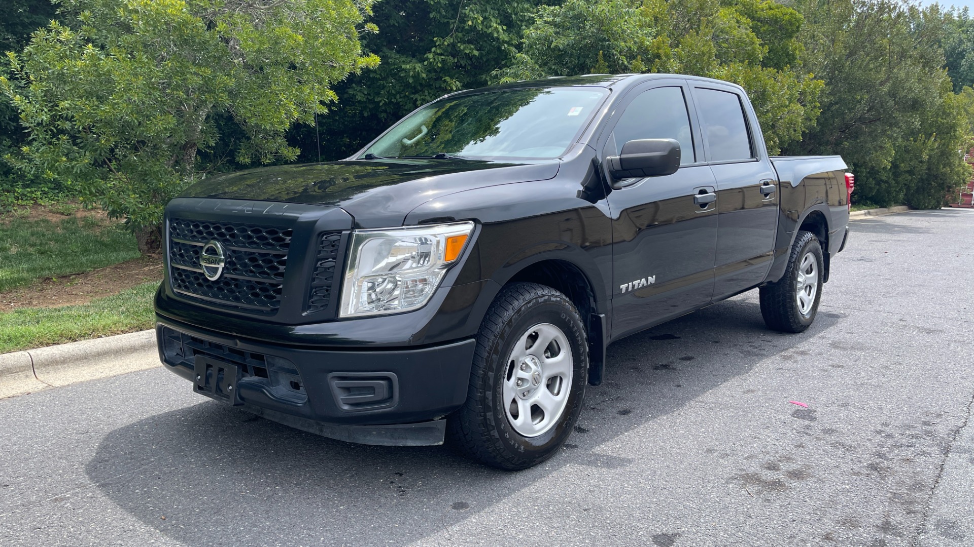 Used 2018 Nissan Titan S for sale Sold at Formula Imports in Charlotte NC 28227 3