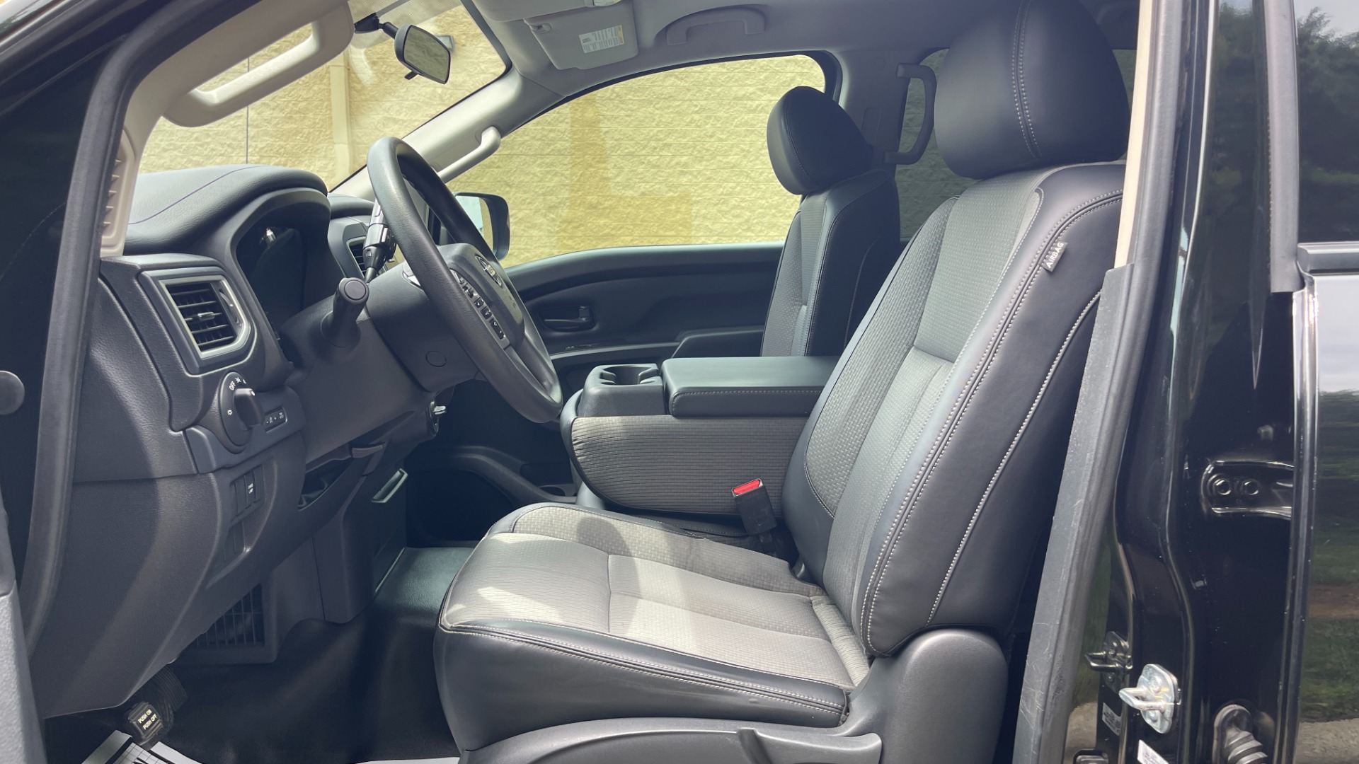 Used 2018 Nissan Titan S for sale Sold at Formula Imports in Charlotte NC 28227 8
