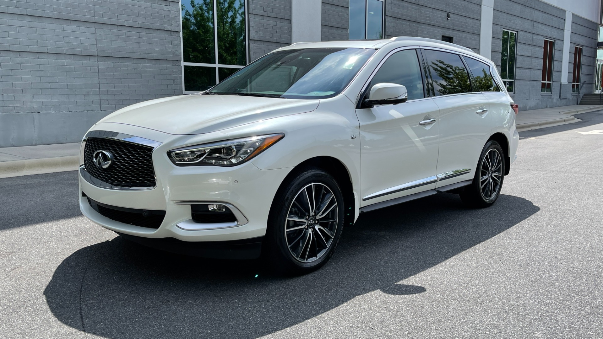 2017 QX60 Majestic White with Gianelle Puerto wheels