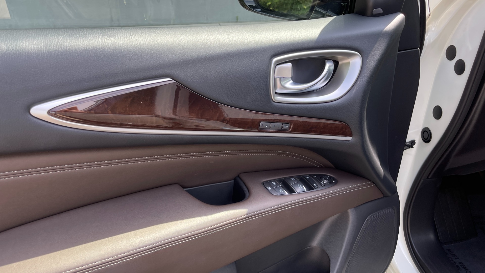 Used 2016 INFINITI QX60 AWD / DVD / 3RD ROW SEATS / DELUXE TECH for sale Sold at Formula Imports in Charlotte NC 28227 24