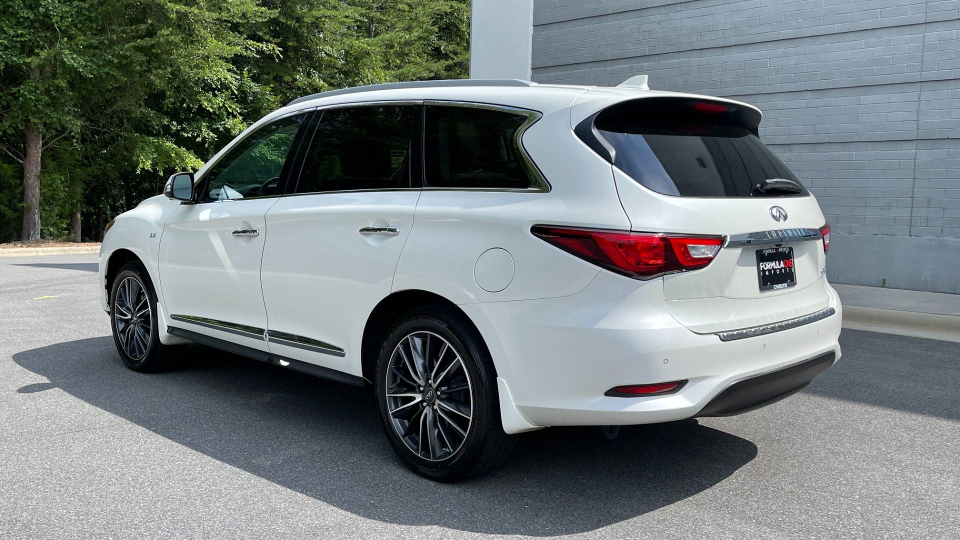 Used 2016 INFINITI QX60 AWD / DVD / 3RD ROW SEATS / DELUXE TECH for sale Sold at Formula Imports in Charlotte NC 28227 4