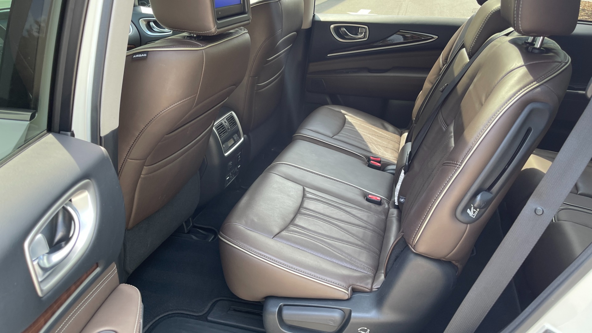 Used 2016 INFINITI QX60 AWD / DVD / 3RD ROW SEATS / DELUXE TECH for sale Sold at Formula Imports in Charlotte NC 28227 42