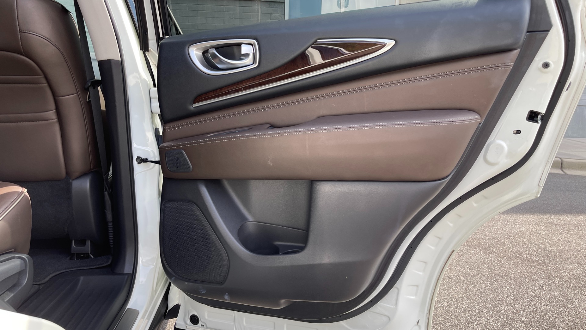 Used 2016 INFINITI QX60 AWD / DVD / 3RD ROW SEATS / DELUXE TECH for sale Sold at Formula Imports in Charlotte NC 28227 43