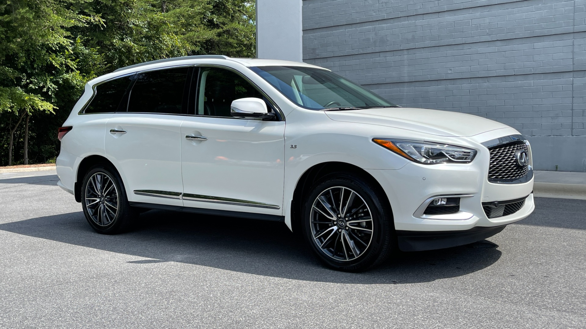 Used 2016 INFINITI QX60 AWD / DVD / 3RD ROW SEATS / DELUXE TECH for sale Sold at Formula Imports in Charlotte NC 28227 7