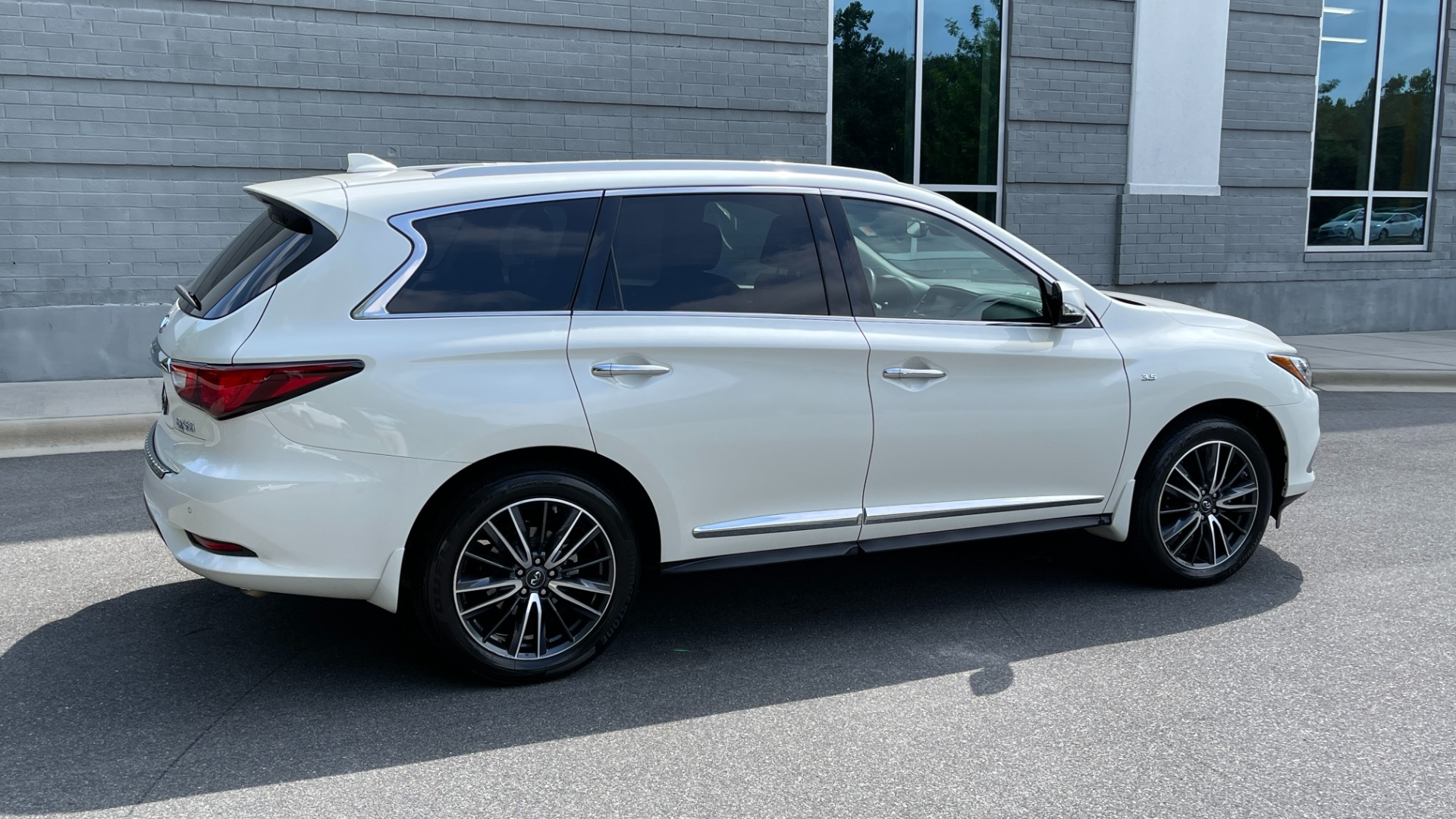 Used 2016 INFINITI QX60 AWD / DVD / 3RD ROW SEATS / DELUXE TECH for sale Sold at Formula Imports in Charlotte NC 28227 8