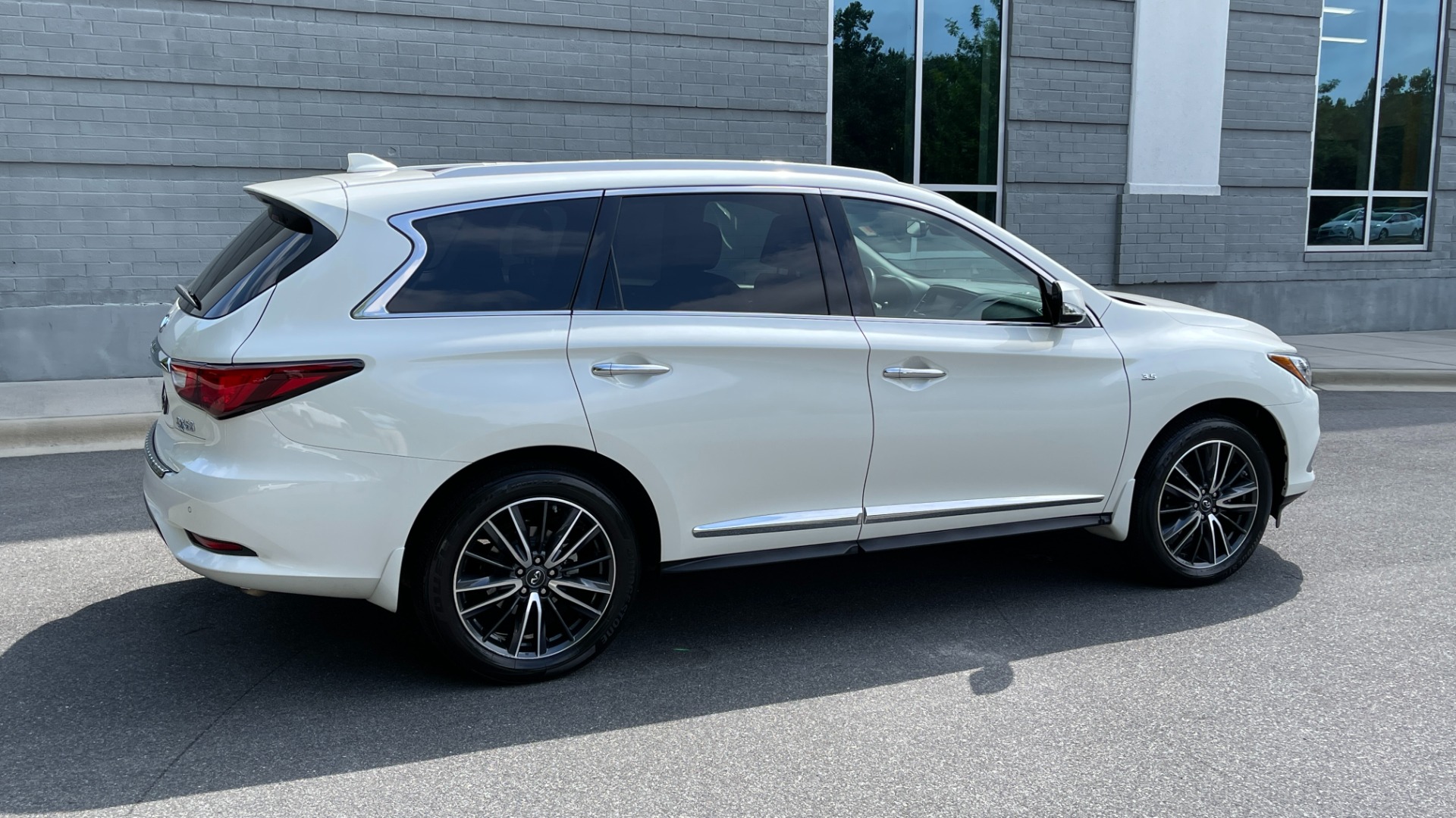 Used 2016 INFINITI QX60 AWD / DVD / 3RD ROW SEATS / DELUXE TECH for sale $27,999 at Formula Imports in Charlotte NC 28227 8