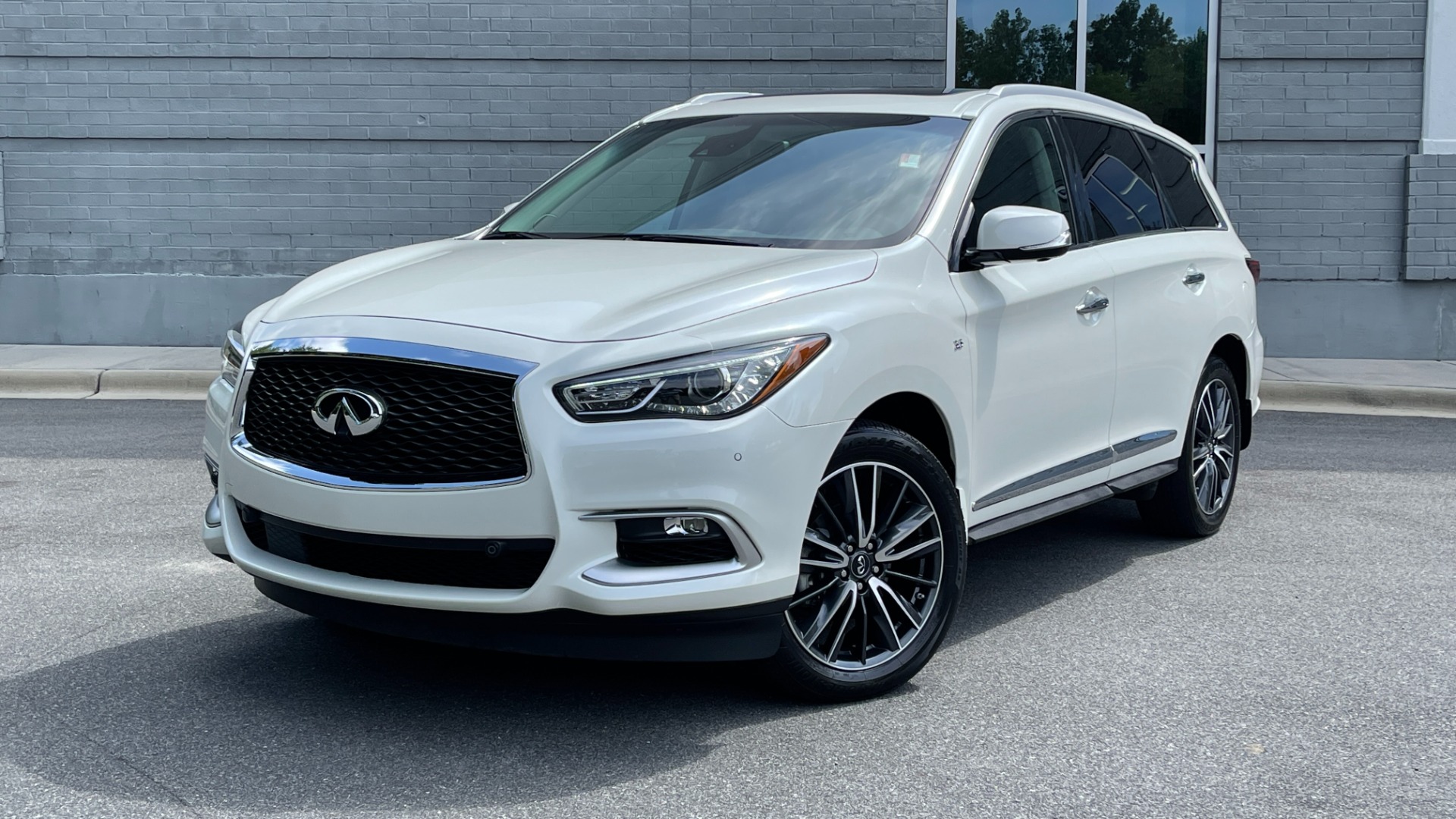 Used 2016 INFINITI QX60 AWD / DVD / 3RD ROW SEATS / DELUXE TECH for sale $27,999 at Formula Imports in Charlotte NC 28227 1