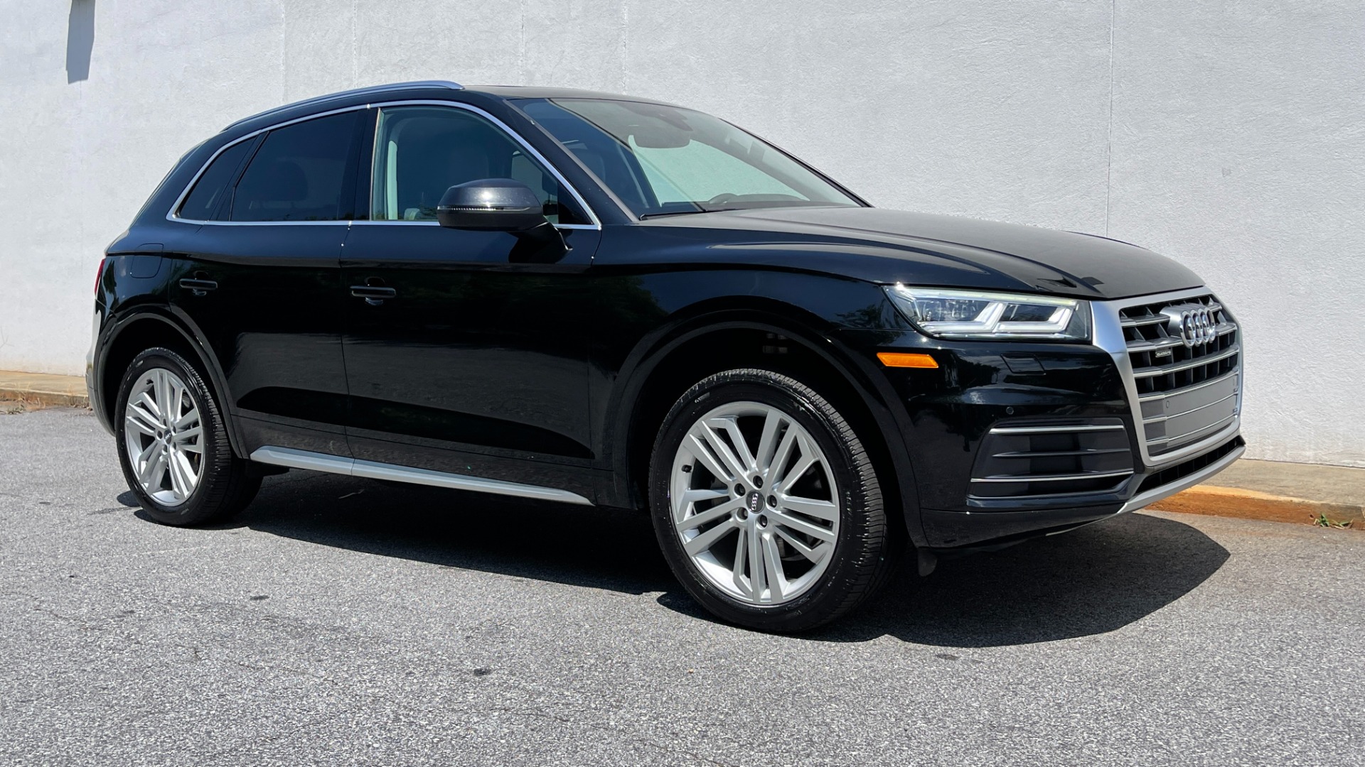 Used 2018 Audi Q5 PREMIUM PLUS / 20IN WHEELS / WARM WEATHER PACKAGE / AUDI CONNECT for sale $33,595 at Formula Imports in Charlotte NC 28227 2