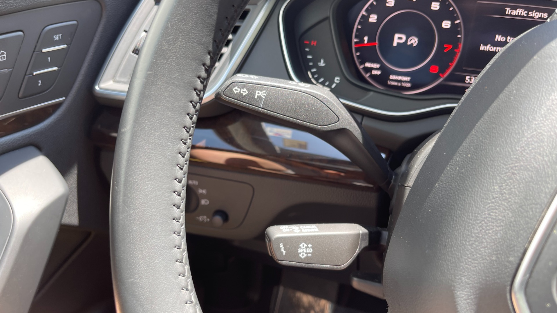 Used 2018 Audi Q5 PREMIUM PLUS / 20IN WHEELS / WARM WEATHER PACKAGE / AUDI CONNECT for sale $33,595 at Formula Imports in Charlotte NC 28227 25