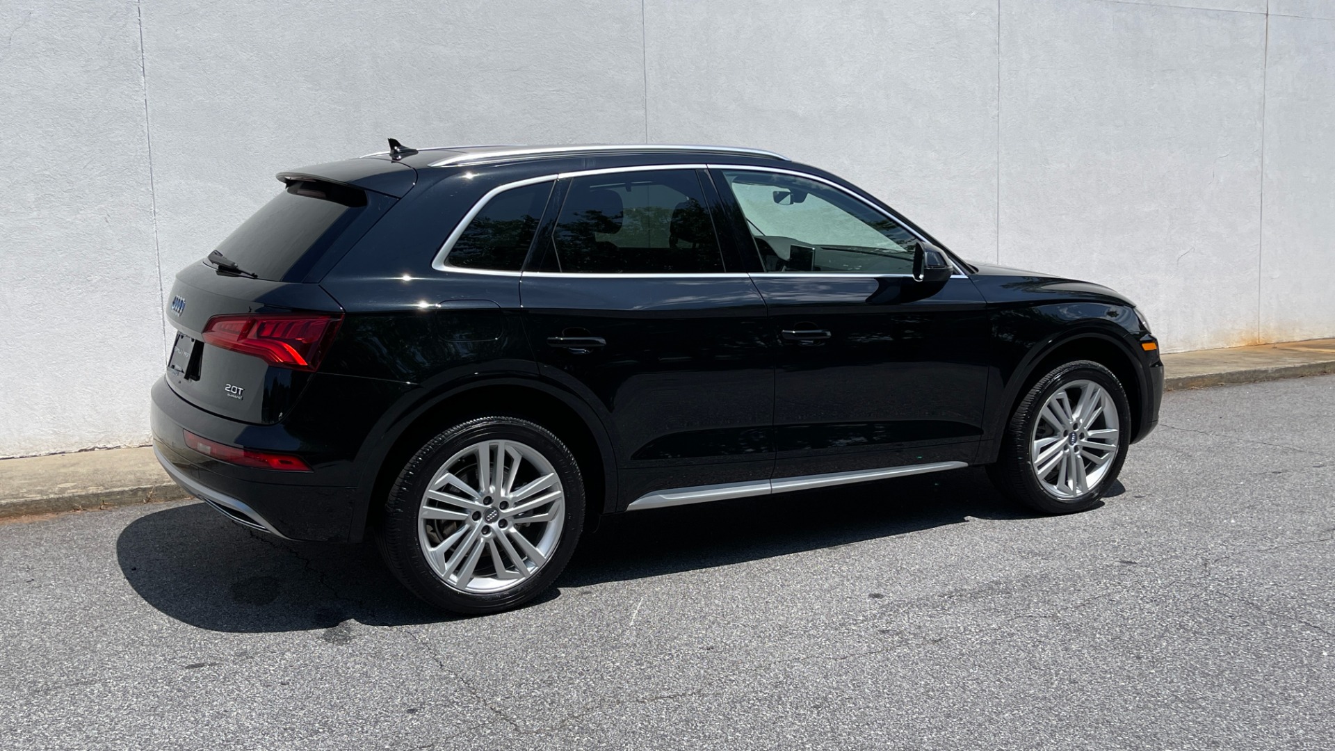 Used 2018 Audi Q5 PREMIUM PLUS / 20IN WHEELS / WARM WEATHER PACKAGE / AUDI CONNECT for sale $33,595 at Formula Imports in Charlotte NC 28227 3