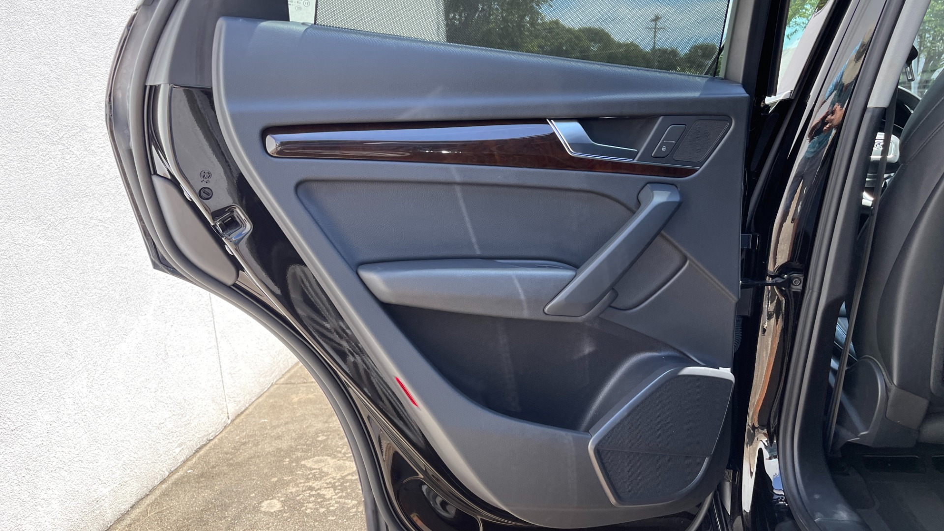 Used 2018 Audi Q5 PREMIUM PLUS / 20IN WHEELS / WARM WEATHER PACKAGE / AUDI CONNECT for sale $33,595 at Formula Imports in Charlotte NC 28227 35