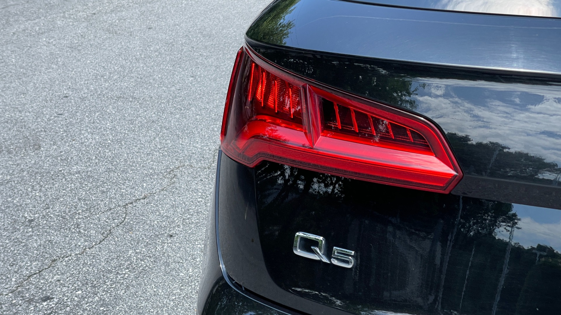 Used 2018 Audi Q5 PREMIUM PLUS / 20IN WHEELS / WARM WEATHER PACKAGE / AUDI CONNECT for sale $33,595 at Formula Imports in Charlotte NC 28227 49