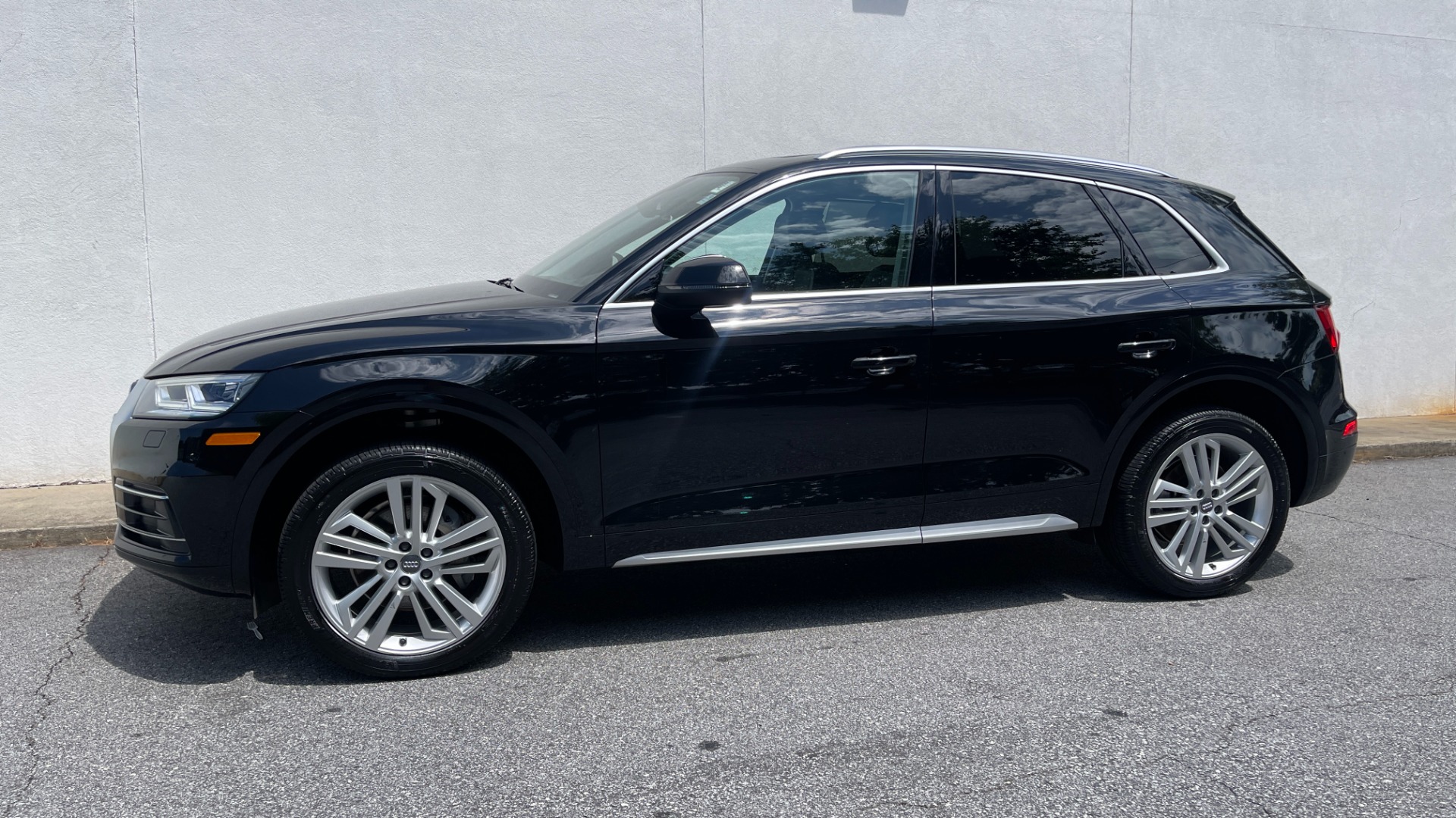 Used 2018 Audi Q5 PREMIUM PLUS / 20IN WHEELS / WARM WEATHER PACKAGE / AUDI CONNECT for sale $33,595 at Formula Imports in Charlotte NC 28227 5