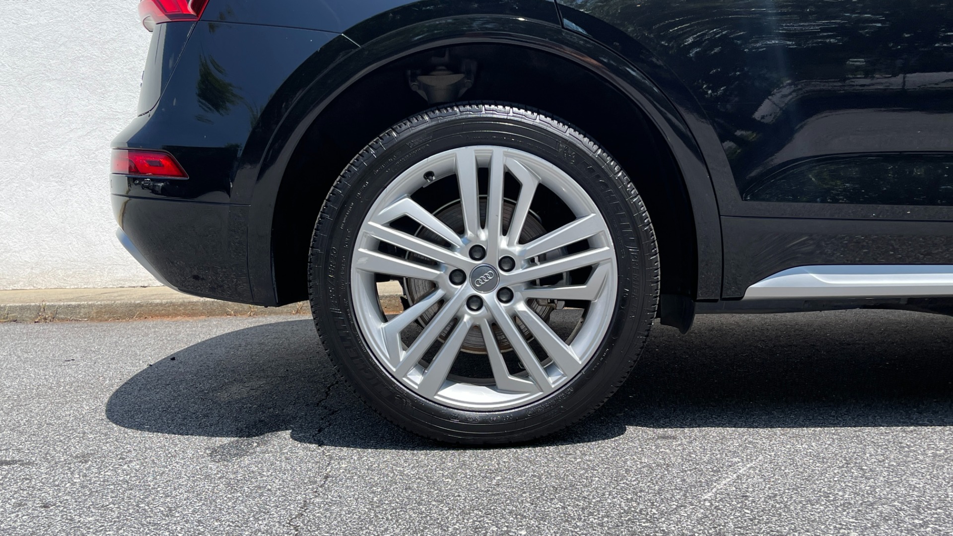 Used 2018 Audi Q5 PREMIUM PLUS / 20IN WHEELS / WARM WEATHER PACKAGE / AUDI CONNECT for sale $33,595 at Formula Imports in Charlotte NC 28227 51