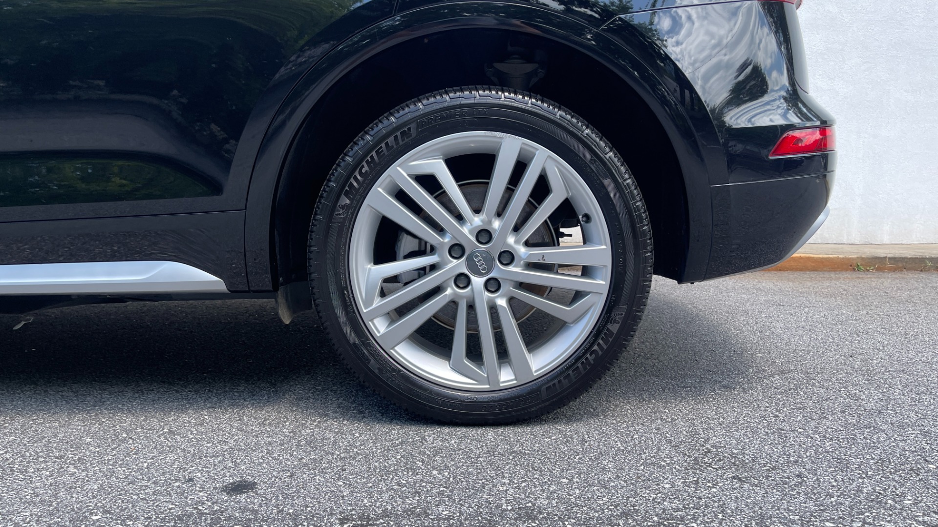 Used 2018 Audi Q5 PREMIUM PLUS / 20IN WHEELS / WARM WEATHER PACKAGE / AUDI CONNECT for sale $33,595 at Formula Imports in Charlotte NC 28227 54