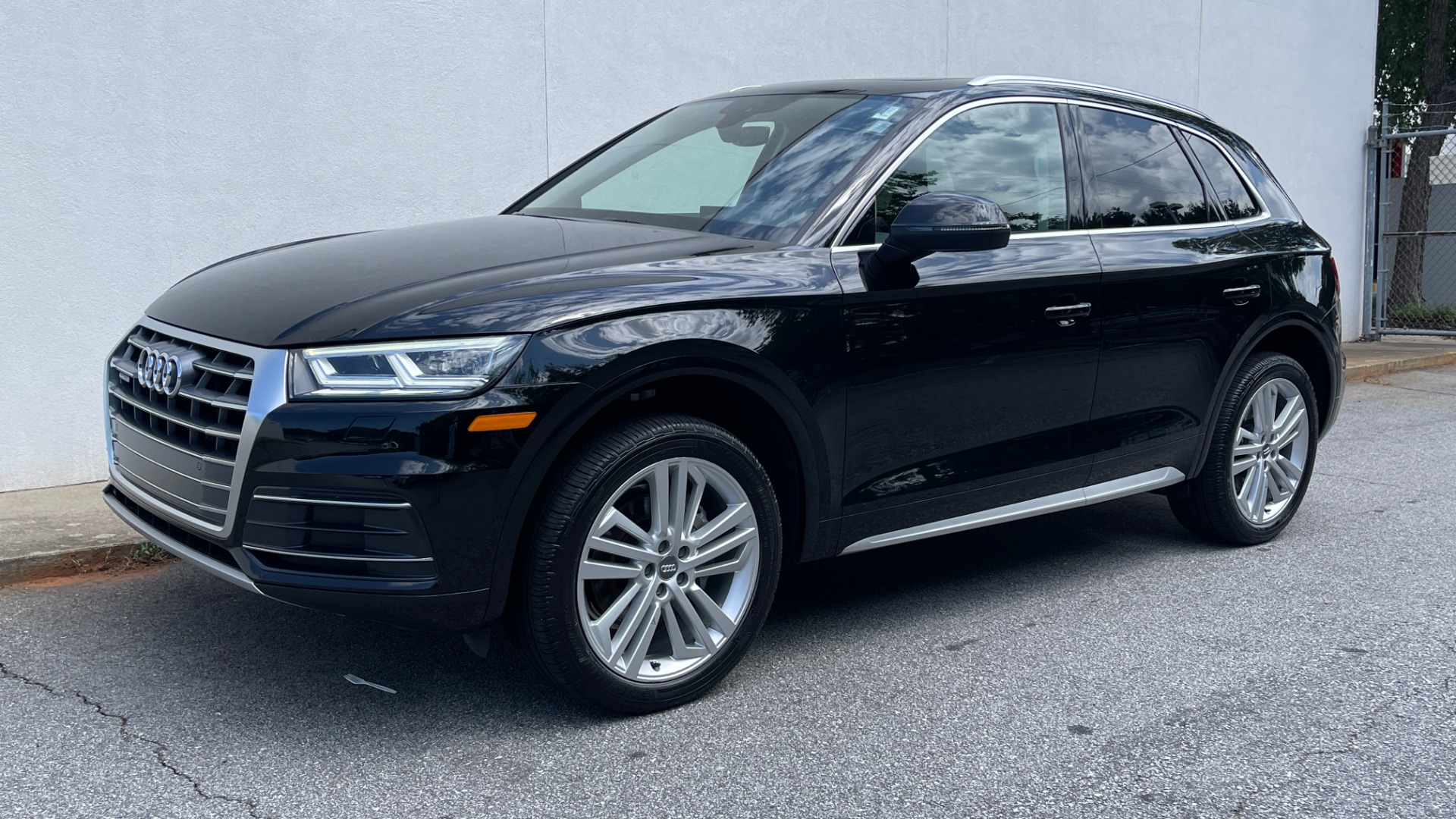 Used 2018 Audi Q5 PREMIUM PLUS / 20IN WHEELS / WARM WEATHER PACKAGE / AUDI CONNECT for sale $33,595 at Formula Imports in Charlotte NC 28227 6