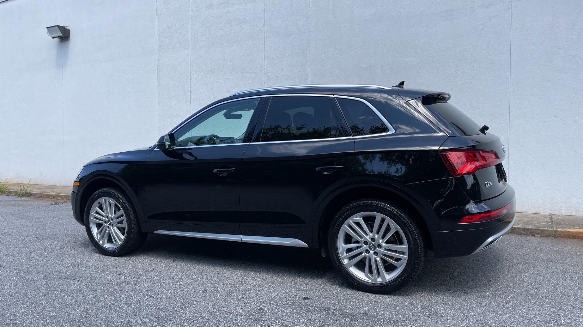 Used 2018 Audi Q5 PREMIUM PLUS / 20IN WHEELS / WARM WEATHER PACKAGE / AUDI CONNECT for sale $33,595 at Formula Imports in Charlotte NC 28227 7